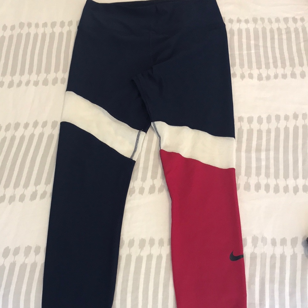 Like new Nike dry fit cropped leggings